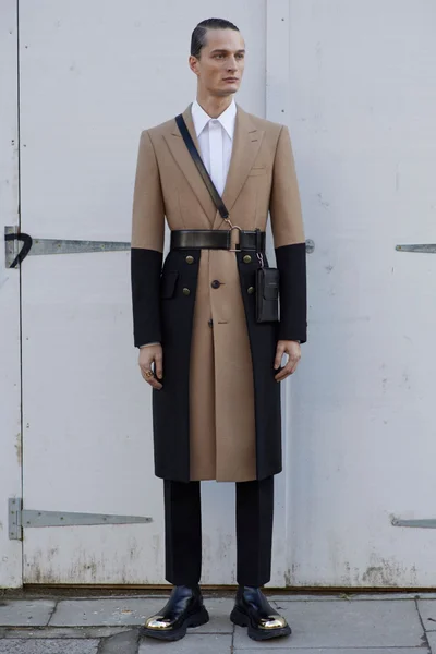 Look 10
